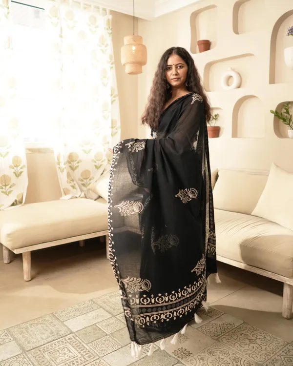 Multicolour_Cotton_Lotus_Butta_Hblock_Print_Moonga_Saree_With_Tassels_For_Women